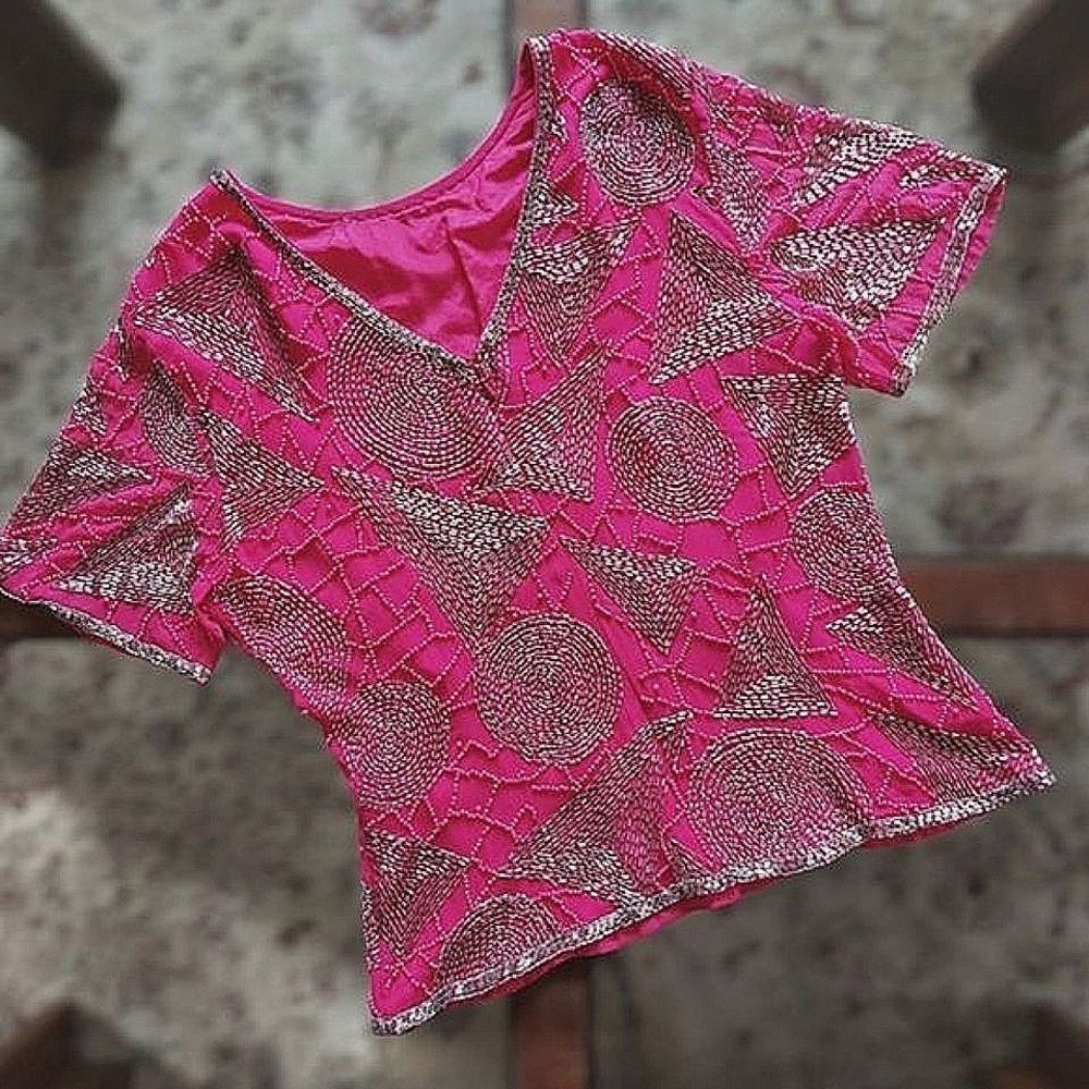 Vtg fuschia beaded silk half sleeve boat neck V back blouse - Picture 4 of 16